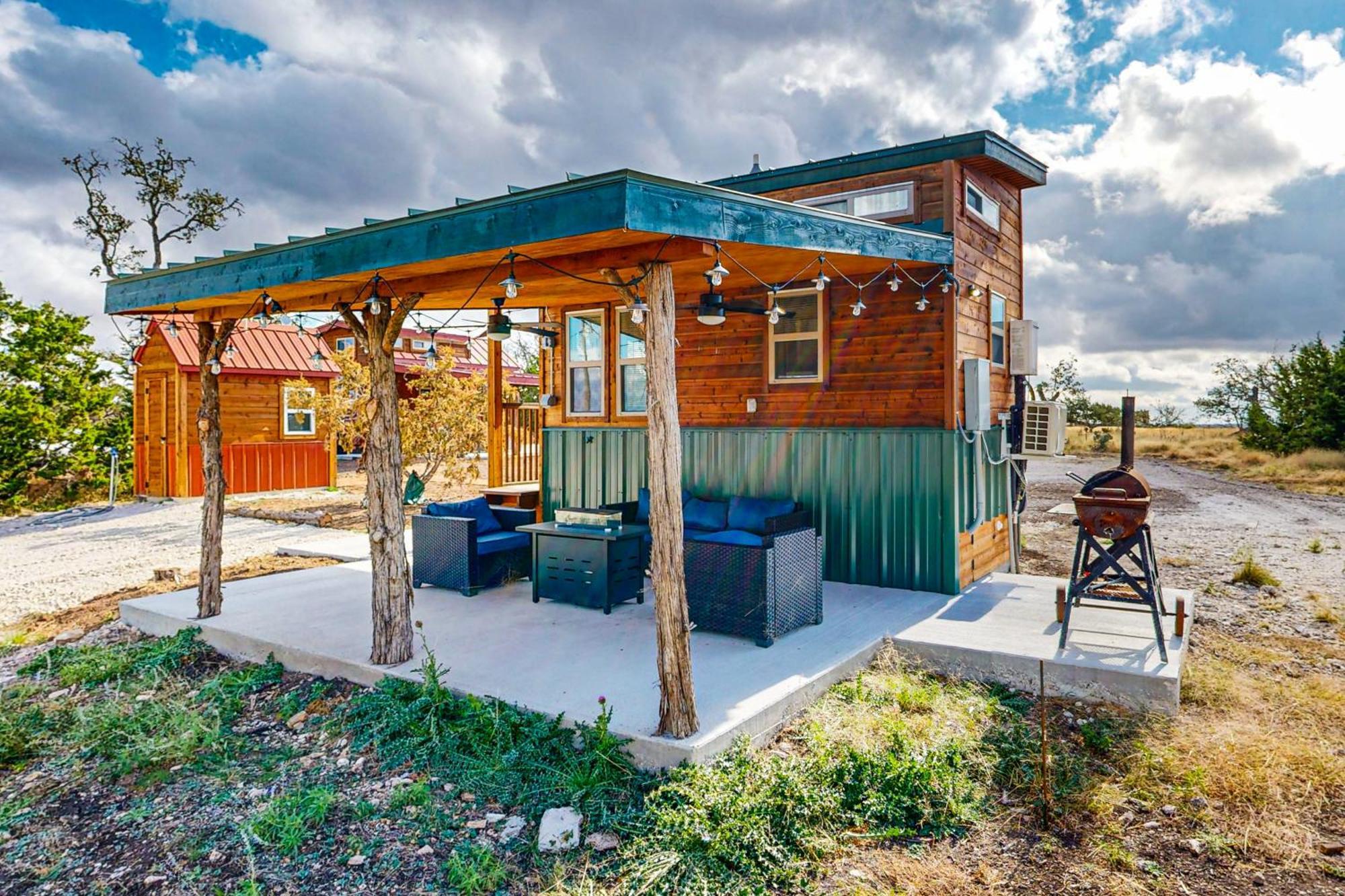 Green Cabin On The Ranch Hotel Harper Exterior photo